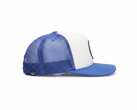 Dusk Ride Trucker Cap in Blau und Weiß mit Spark Plug Patch und atmungsaktivem Mesh-Rückenteil