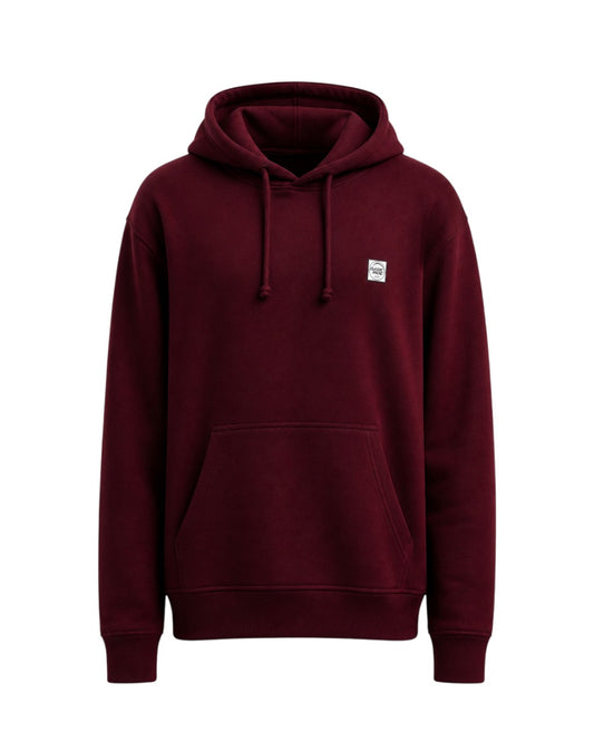 Dusk Ride Premium Heavy Hoodie in Dunkelrot mit Kapuze, Kängurutasche und kleinem Logo-Patch auf der Brust