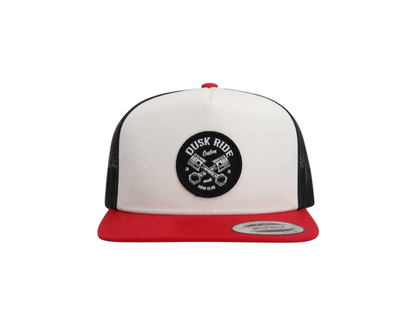 Dusk Ride Snapback-Cap in Weiß, Rot und Schwarz mit gewebtem Pistons-Patch und Trucker-Mesh-Rückseite