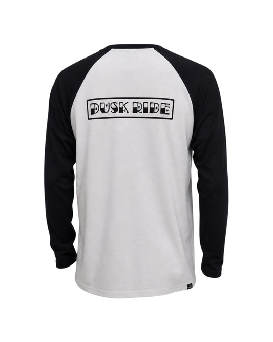 Dusk Ride Raglan Langarmshirt in Weiß und Schwarz mit großem Logo-Backprint aus 100% Baumwolle