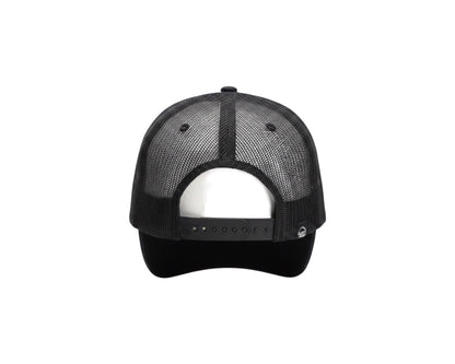 Dusk Ride Trucker Cap in Schwarz mit verstellbarem Snapback-Verschluss und atmungsaktivem Mesh-Rückenteil