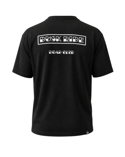 Schwarzes Dusk Ride Premium T-Shirt aus Baumwolle mit weißem Road Club Backprint auf der Rückseite
