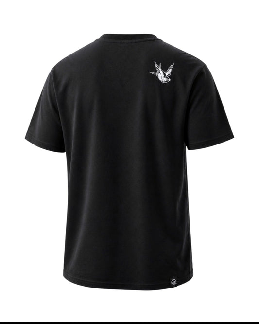 Schwarzes Dusk Ride Premium T-Shirt aus Baumwolle mit weißem Vogel-Motiv als Backprint