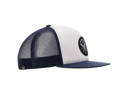 Dusk Ride Trucker Cap in Dunkelblau und Weiß mit Spark Plug Patch und Mesh-Rückseite