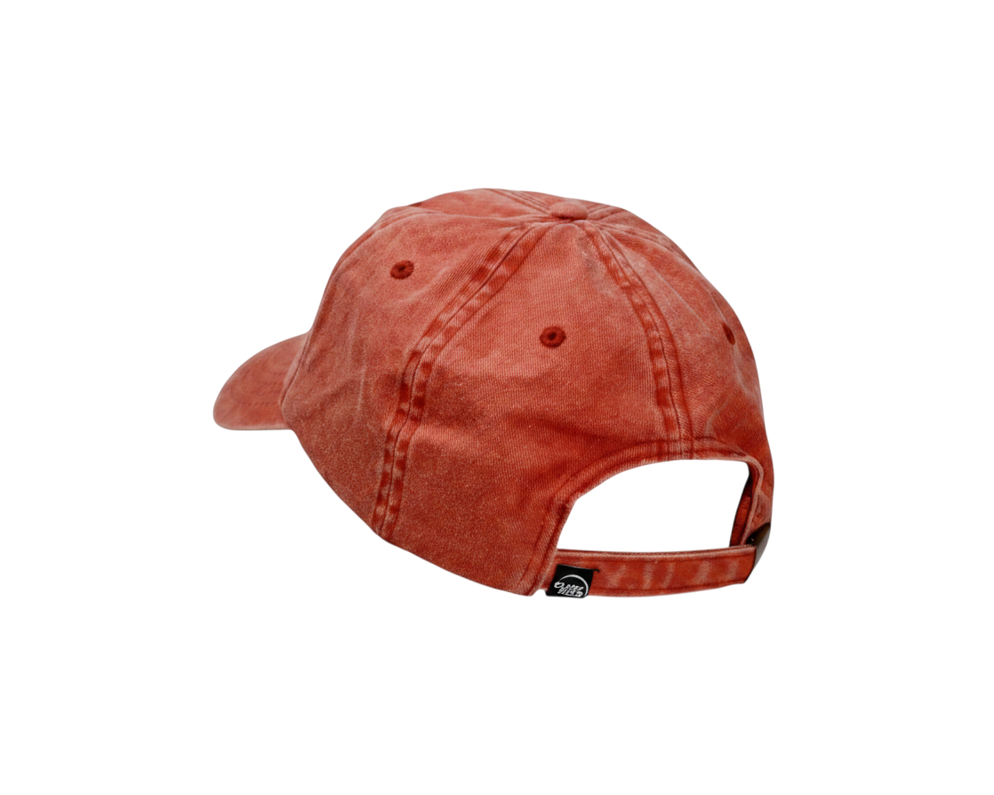 Dusk Ride Vintage Basecap in verwaschenem Rot aus 100% Baumwolle mit verstellbarem Riemen und kleinem Logo-Patch