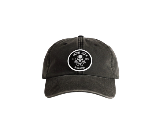 Dusk Ride Vintage Cap in verwaschenem Schwarz aus 100% Baumwolle mit Skull Pistons Patch auf der Vorderseite