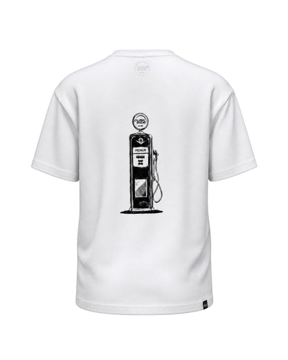 Dusk Ride Premium T-Shirt in Weiß aus 100% Baumwolle mit schwarzem Tankstellen-Grafikdruck auf dem Rücken