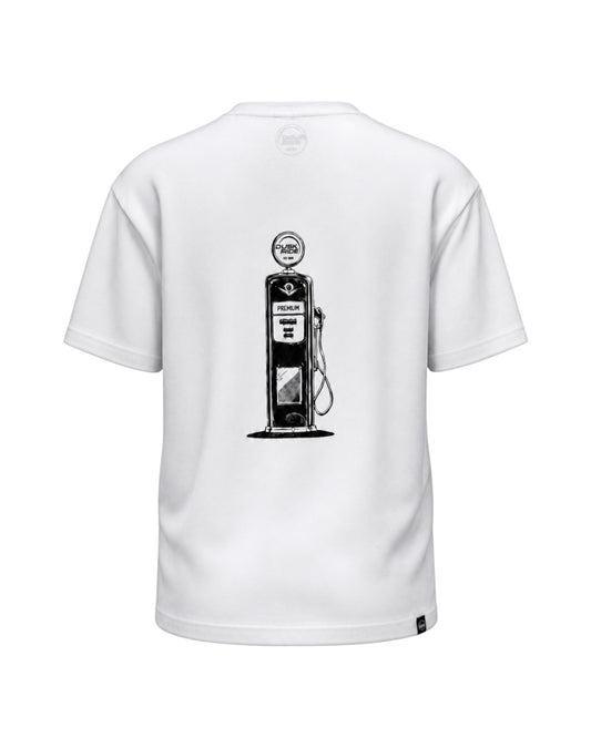 Dusk Ride Premium T-Shirt in Weiß aus 100% Baumwolle mit schwarzem Tankstellen-Grafikdruck auf dem Rücken