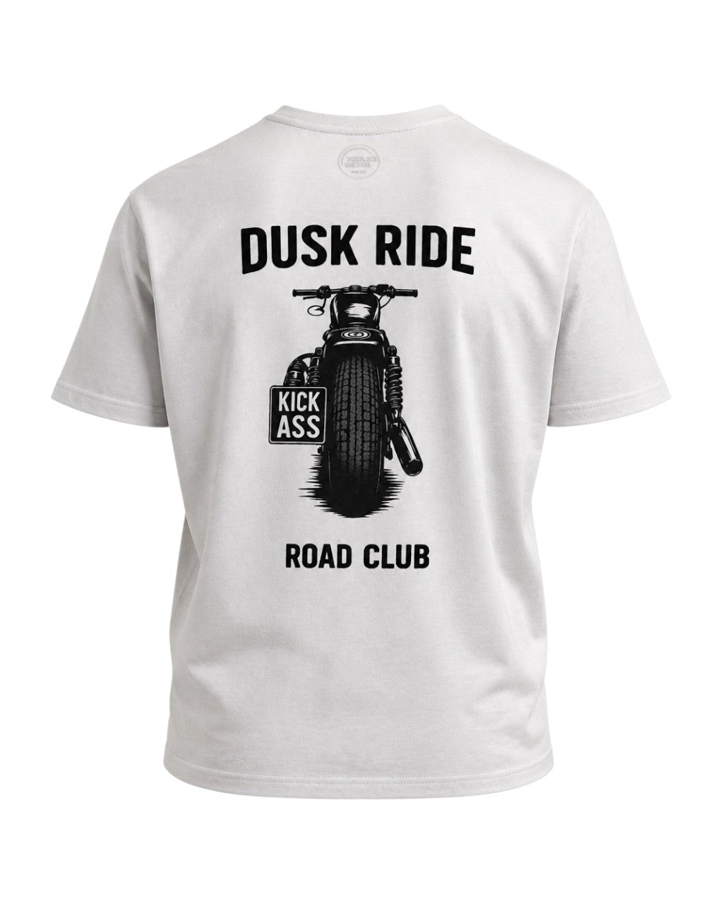 Dusk Ride Premium T-Shirt in Weiß aus 100% Baumwolle mit Motorrad-Grafik und Kick Ass Schriftzug auf dem Rücken